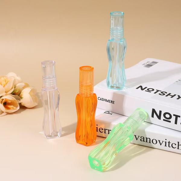 Colorido diseño único pequeña cintura plástico tubo de esmalte labial