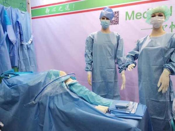 40gsm Reinforced Disposable Surgical Gown Customized Material ISO 13485 Approved