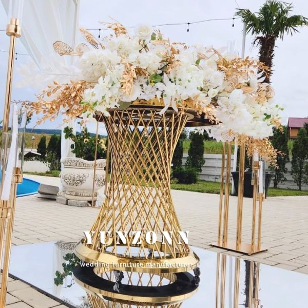 Luxury Gold Stainless Steel Mirror Glass Top Wedding Decoration Cake Stand Table