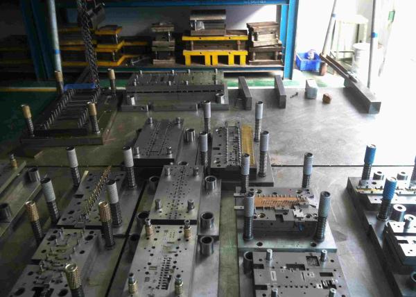 Vehicle mould product and metal product material progressive stamping die