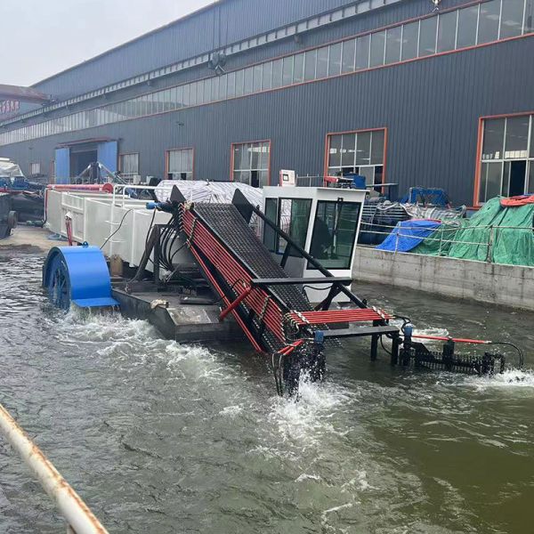 19000 KG Aquatic Weed Harvester with 4 Layers Anti-Rust Marine Paint and Automatic Hydraulic Control for River Cleaning