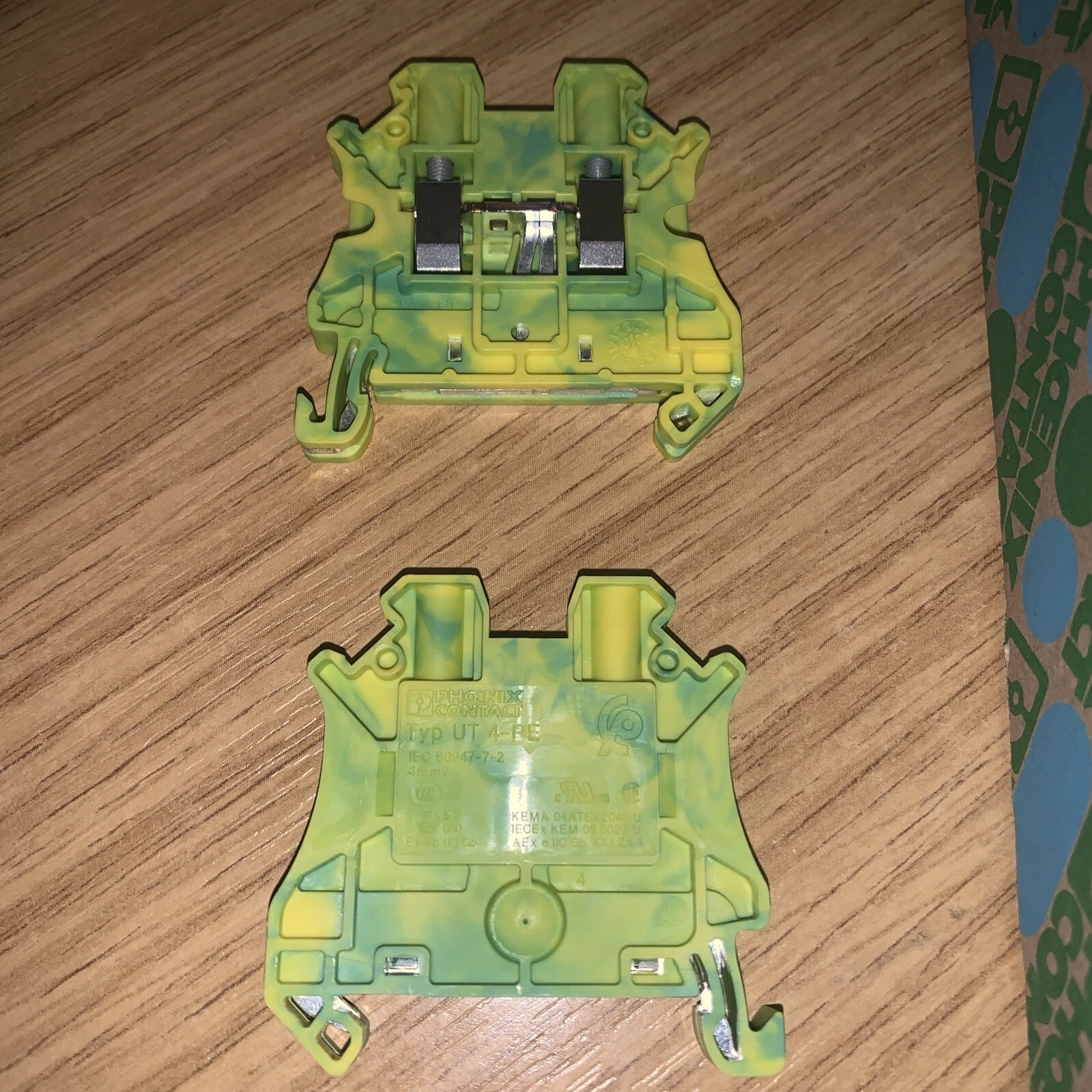 Phoenix Contact UT 4-PE Protective Conductor Terminal Block with Screw Connection for Railway Industry (0.14-6mm²)