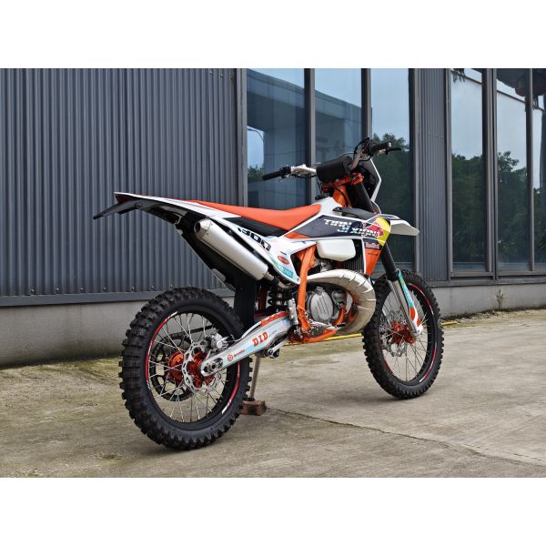 300cc Two Stroke Enduro Motorcycle With Water Cooled Engine Lightweight Aluminum Parts