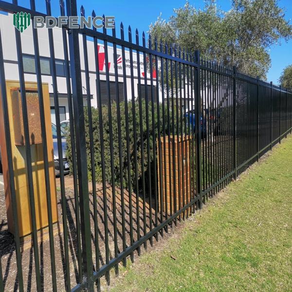 Sleek Tubular Steel Fence Enhances Curb Appeal