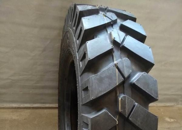 Nylon Carcass Farm Wagon Tires 7.50-16 Puncture Resistance In Tropical Mountain Area