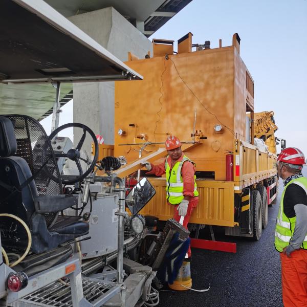 Préchauffage thermoplastique chaudière de marquage routier 2 réservoirs carburant diesel 5 tonnes 5000 kg Plaque de chauffage Matériau alliage d'aluminium