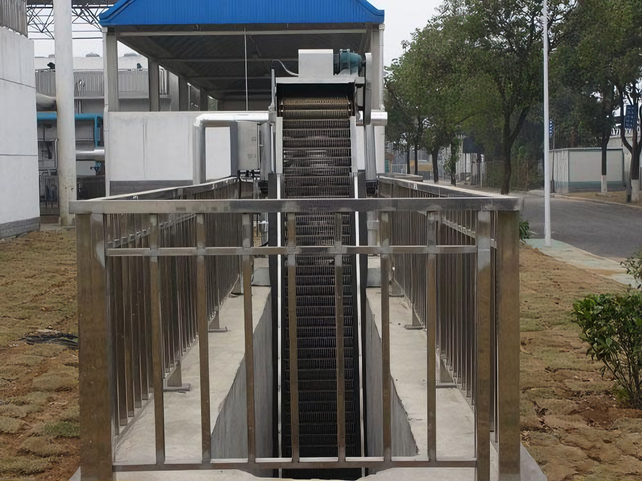 Grille à barreaux mécanique 1mm – 50mm SS304 7.5KW pour eaux usées