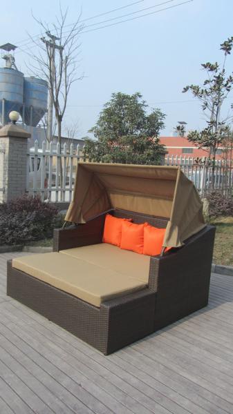 Square Resin Wicker Lounge Bed , Balcony / Garden Cane Daybed