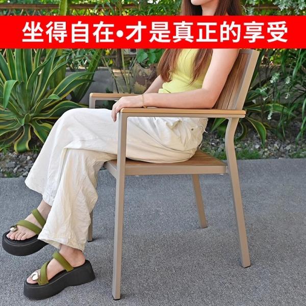 Table et chaises extérieures en polyvoix étanches