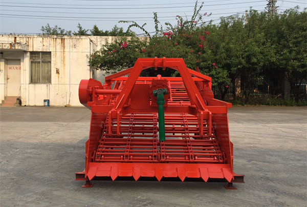 High efficiency Cassava harvester with 2 harvesting row, 1600 width