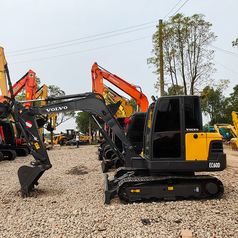 Компактные мини использованные экскаваторы Volvo EC60D подержанные треки 6000кг