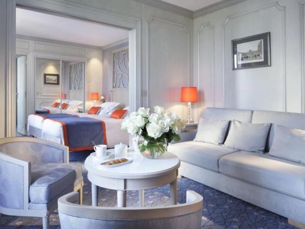 Ethiopia luxury hotel bedroom furniture of wood bed with dresser table and living room loveseat sofa set