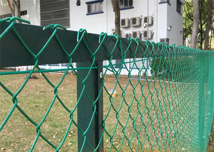 Зеленое покрытое звено цепи Pvc ограждая сетку диаманта отверстия 60x60mm