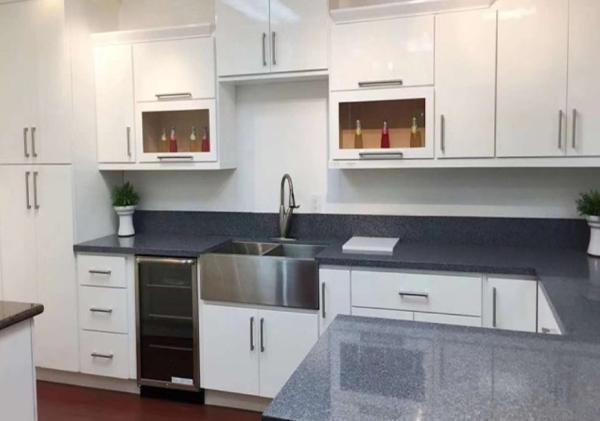 China Factory Modern Design Wooden Customized Design Kitchen Cabinet