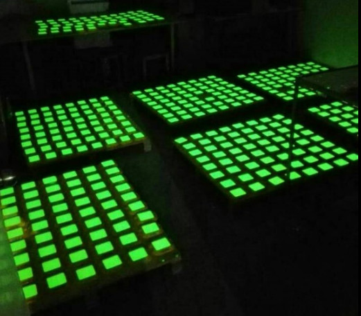 Reflective Plastic Raised Pavement Marker Sand Filled Durable Cat Eye Fluorescent Road Studs