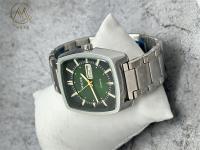 Une montre de quartz pour femmes avec 5 couleurs