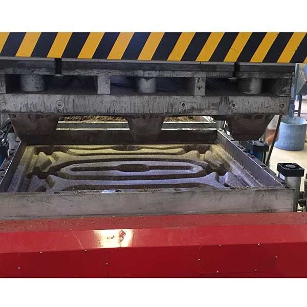 Double Moulds Wood Chips Hot Press Wood Pallet Machine in India