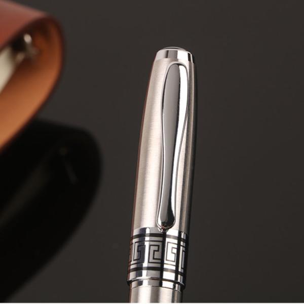 Un stylo à bille en métal noir gros et gras avec un logo et une signature 35 g