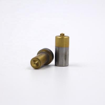 O molde de perfuração que dá forma ao modo de perfurador JMR do parafuso segundo M6.0 amarelo/enegrece a cor