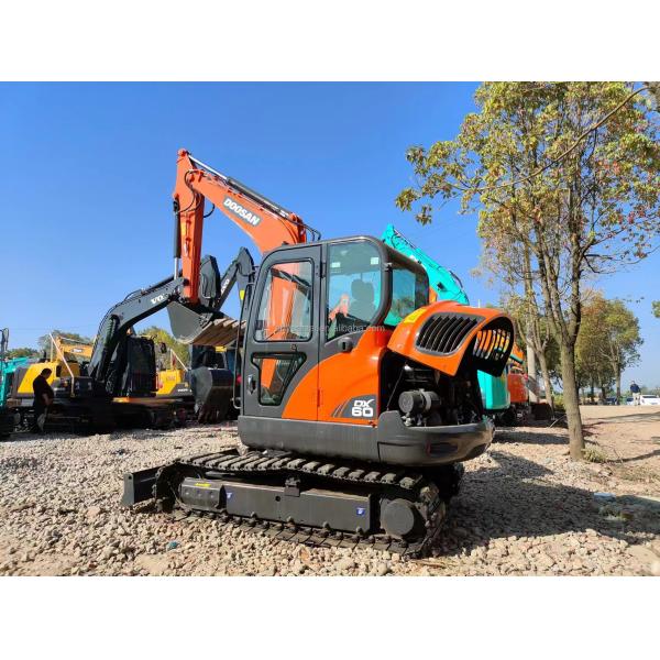 Le moteur YANMAR est utilisé dans la pelle Doushan DX60 de 6 tonnes