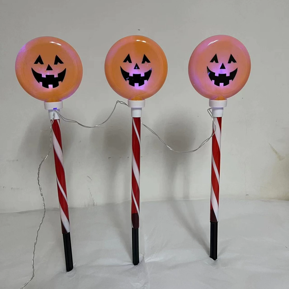 Christmas decorative lights, LED battery-powered lights, round smiling faces,