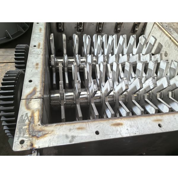 Sludge Crusher Shredder For High Moisture Content With Twin Shaft Shearing Anti Corrosion