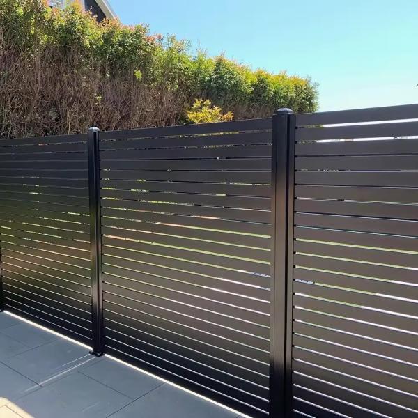 Straight Modern Steel Fence for Indoor / Outdoor Applications Customizable Height Option