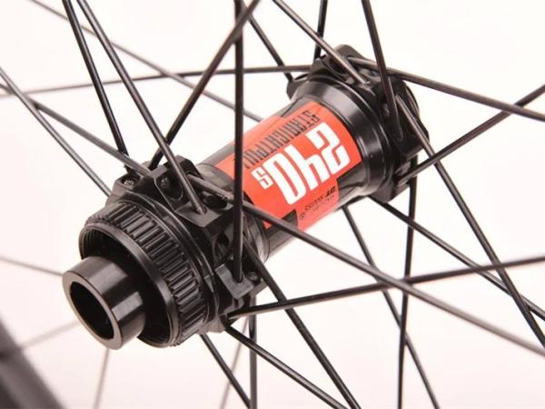 Lightweight Gravel Bike Wheelset Carbon Fiber 700C Road Disc For Road And Gravel Riding