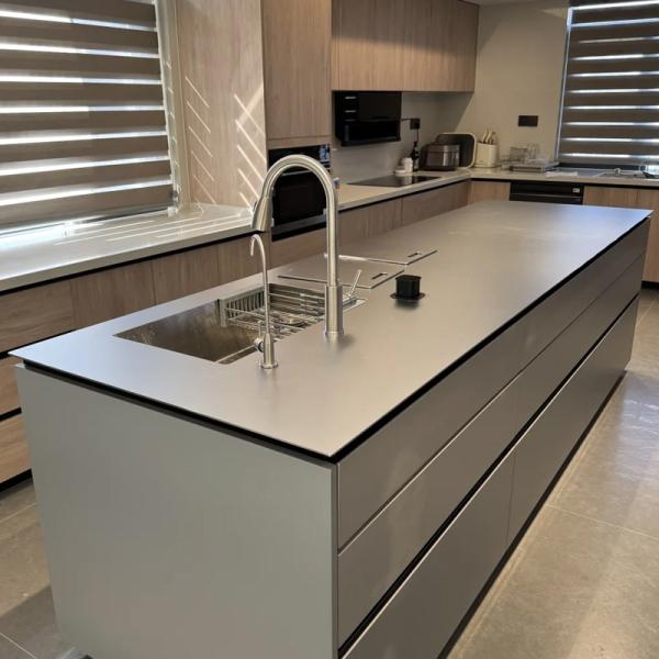 304 Stainless Steel Large Kitchen Island Customized 100KG With Adjustable Shelves