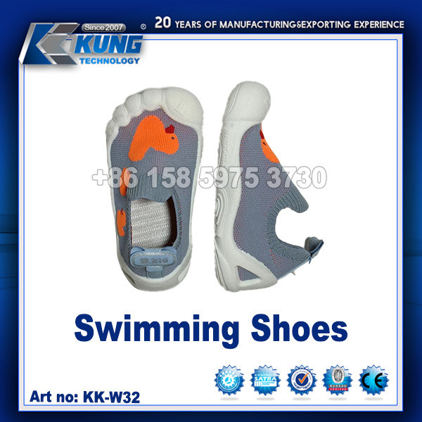 Lightweight Practical Swimming Pool Shoes , Anti Abrasion Fashion Water Shoes