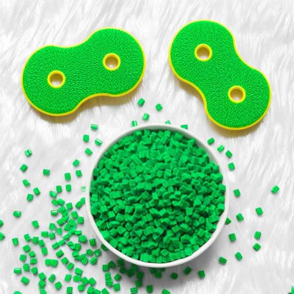 Green Color EVA Masterbatch Pellets High Dispersion For Shoe Toy Foaming