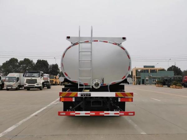 China National Heavy Duty Truck Haowo 8 * 4 35000L Refueling Truck