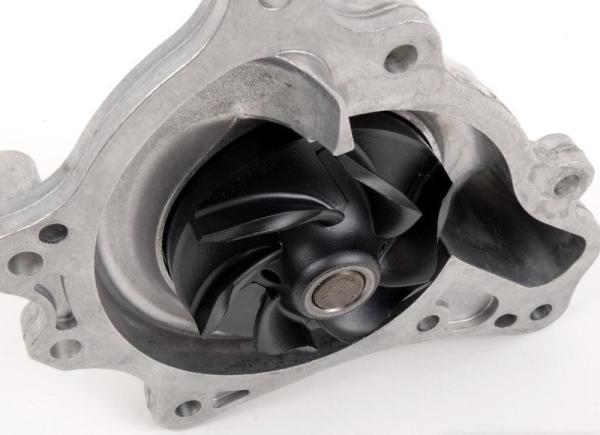 079121014F Engine Parts Water Pump