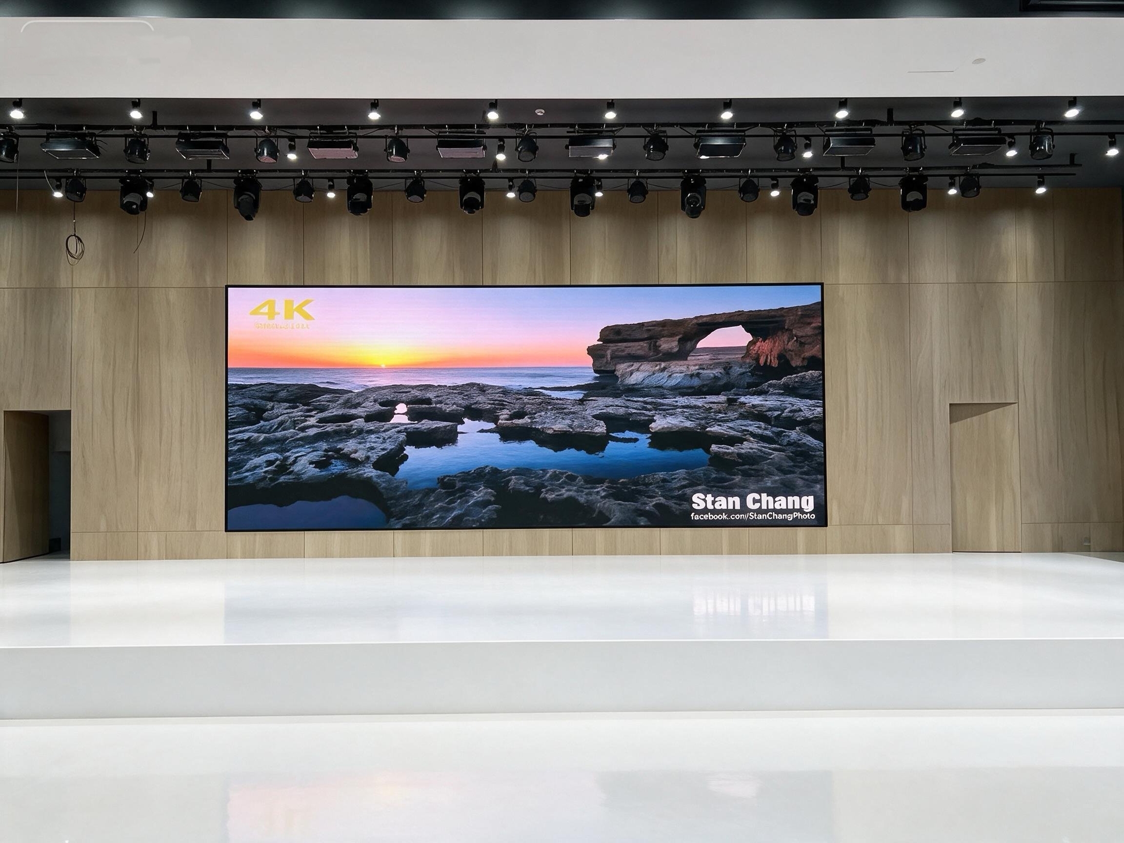 Ultra HD COB LED Display Pixel Pitch 1.25mm Seamless LED Video Wall Displays For Boardroom