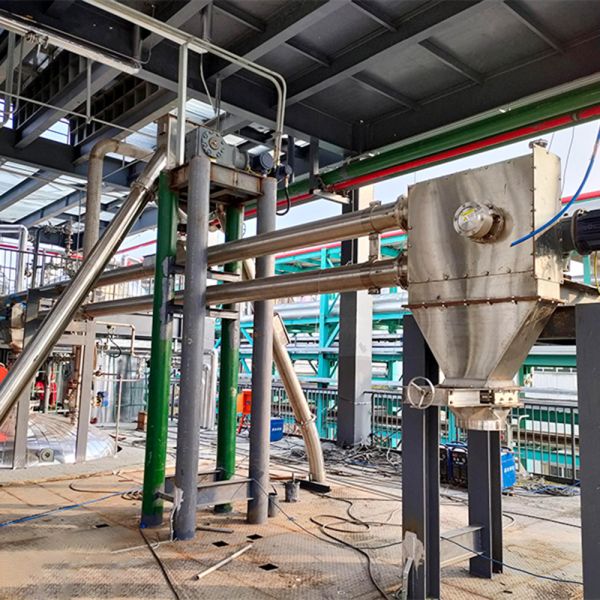 Customized stainless steel tube chain conveyors are suitable for grain, fertilizer, and feed transportation in space-saving applications.