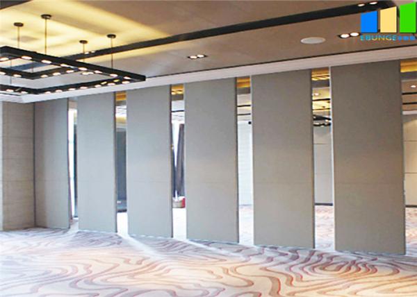 A sala de reunião sadia do escritório da prova almofada a parede de separação deslizante material de madeira da espessura de 65mm