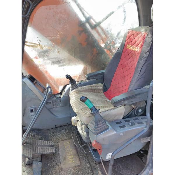 29500 kg de segunda mano DOOSAN DX300 Excavadora 151KW Apto para el trituración y asequible
