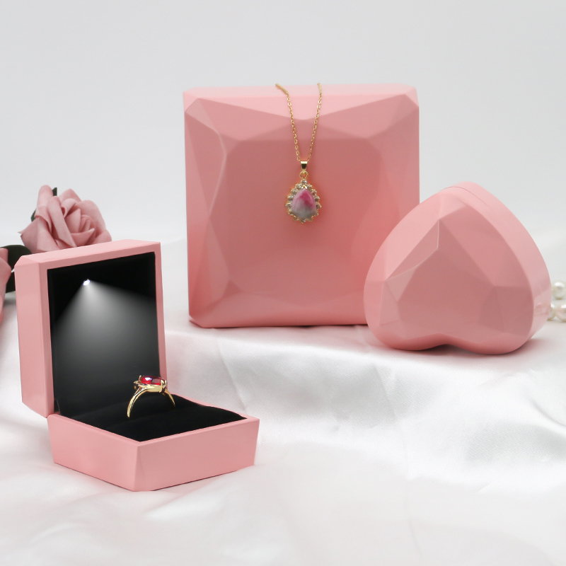Custom Logo Pink Plastic LED Light Jewelry Box Fashion Led Bracelet Box Heart Shape