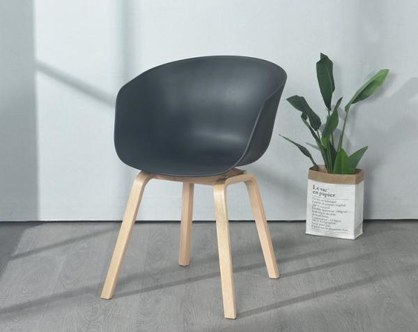 Nordic simple plastic leisure chair Hale dining chair creative wood foot coffee shop chair theme restaurant chair