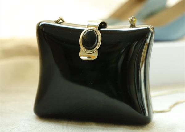Elegant Shell Shape Ladies Red Clutch Bag Camber Acrylic Clutch Handbags