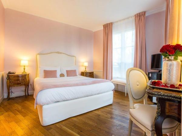 Kenya luxury hotel wood furniture manufactuer from China by French style bed with wood side table and fabric bench chair