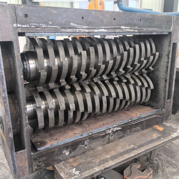 Heavy Duty Double Shaft Shredder for Scrap Metal Waste Car Body Metal Recycling Shredder Machine