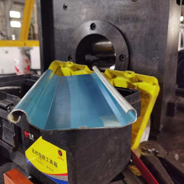 Máquina de fabricação de folhas de rolos de perfis de portas metálicas com obturador de HRF