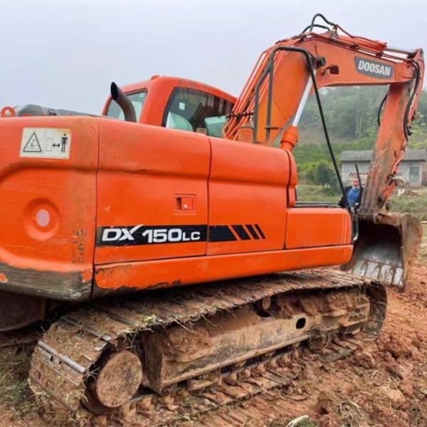 Excavadora Doosan DX150LC de 2020 com capacidade de 15 toneladas e tipo de motor DB 58 T da Coreia