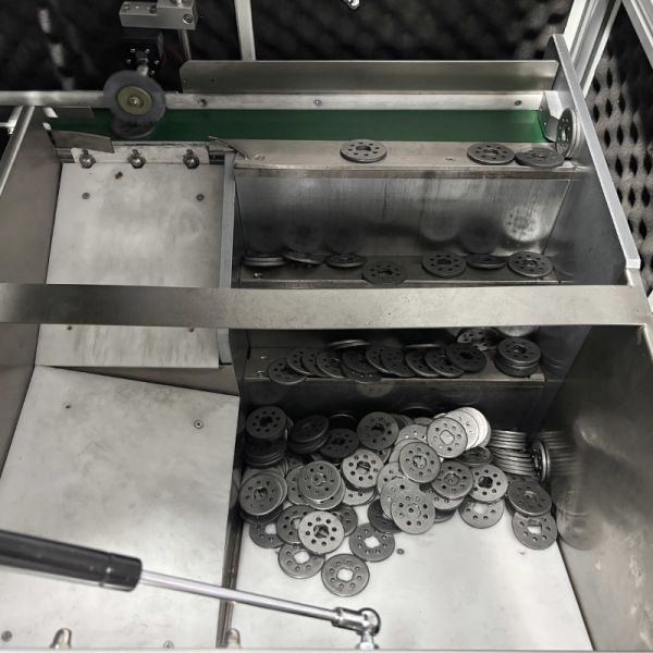 Customized Step Feeder Automatic Metal Parts Vibratory Conveyor Feeding System 