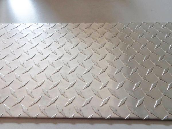 Pointer Pattern Bright Surface Checkered Aluminum Plate 1050 3003 Aluminum Tread Plate