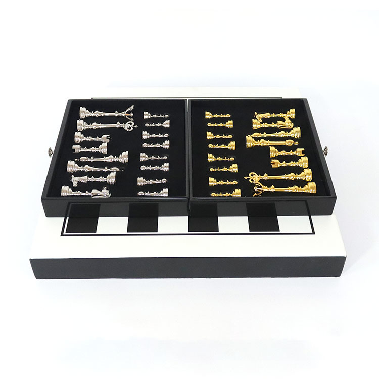 Professional Custom Zinc Alloy Metal Chess Set with Board and Customized Logo 40*40*3.5cm for Gift