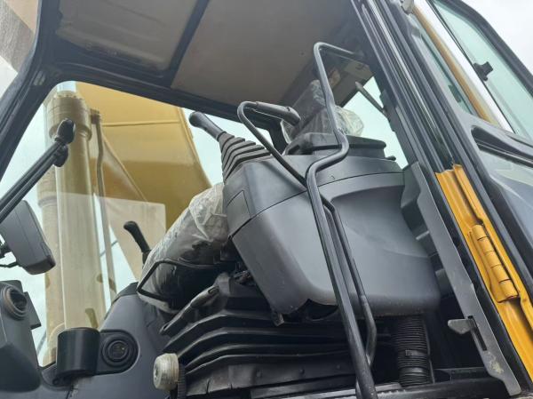 Used CAT 320CL Amphibious Excavator for Swamp and Dredging