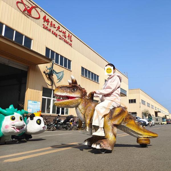 Paseo en scooter de dinosaurio eléctrico de 3 ruedas 24V 20A a batería para parques temáticos