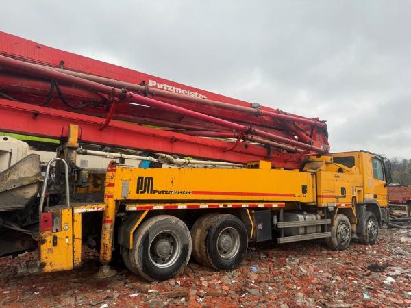 Pompes à béton Pusmeister 42m Vente directe avec 4 essieux pompe à béton